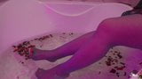 Мокрі і сексуальні сині нейлонові ноги господині дражнять вас в трейлері snapshot 6