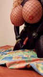 Sissy con tette giganti si masturba, risuona e viene snapshot 11