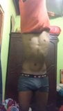 Lindo oscuro asiático twink show-off en cam (1'39 '') snapshot 2