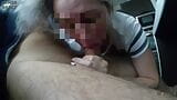 Chupando una gran polla debajo de la mesa con corrida oral - pareja rusa amateur snapshot 4