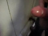 Kukar vid offentlig urinal snapshot 1