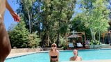 Sexy Alexandra Daddario pronkt met haar geweldige borsten snapshot 4