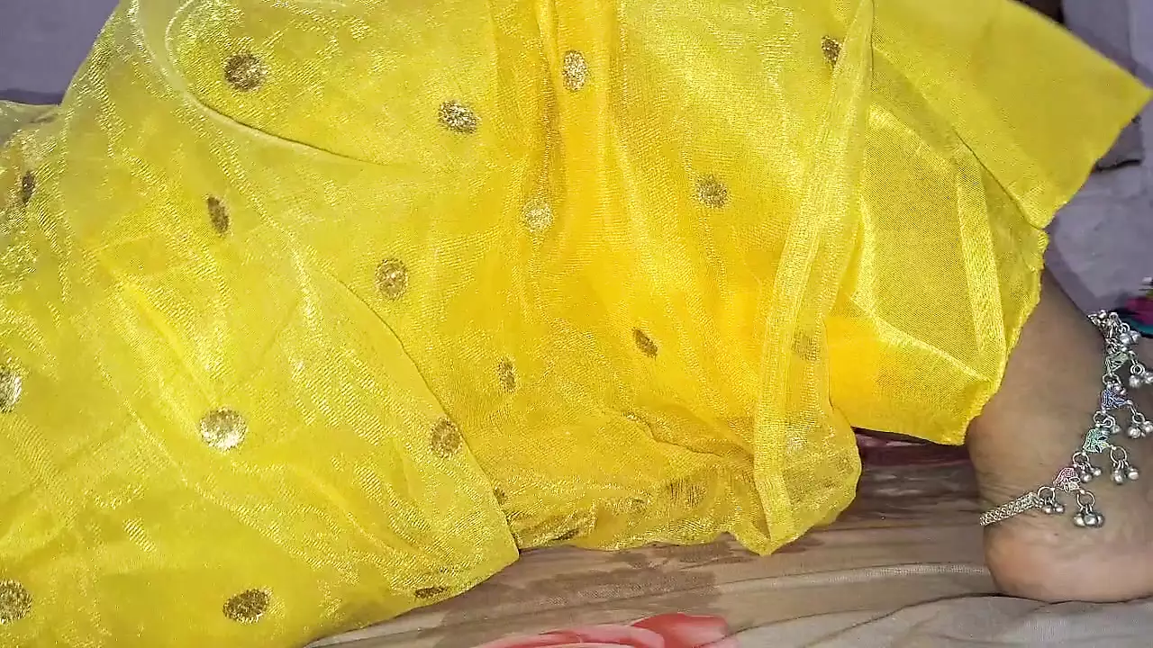 Videoclip desi bhabhi ko ko to pel do tadap rahi hai akela bur me malai laga kar baithi hai last tak watch video sexy nou