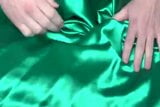 Давай, зеленое атласное вечернее платье, XVID snapshot 1
