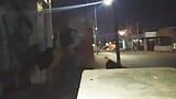 Рискованный публичный секс на улице, светит ее киской на улицах Аргентины snapshot 11