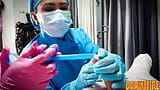 Enfermeras sádicas atormentando paciente atado con sondeo snapshot 6