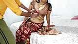 德西美丽的印度妻子被丈夫剃光阴户和腋窝，并被以各种姿势性交 - 口交和胸部操 snapshot 2