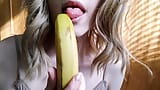 Pijpen op een zoete banaan snapshot 4
