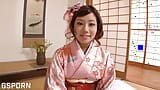 Une adolescente japonaise classique en kimono se fait baiser dans un gangbang snapshot 7