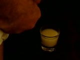 Ich teste, ob ein Shotglass voller Sperma einen Kater heilt ... snapshot 6