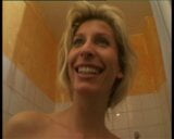 Nympho schlampe rasiert sich ihre haarige fotze inder dusche snapshot 13