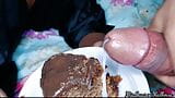 Fantasme porno culinaire. mange mon gâteau avec du sperme snapshot 4