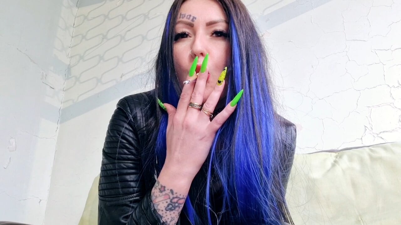 Good morning with a smoking fetish from a hot dominatrix.