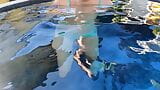 Gorąca milf zerżnęła mnie w publicznym basenie odnowy biologicznej! snapshot 1