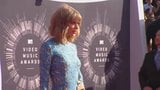Taylor Swift - sexy moments 2 snapshot 9