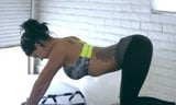 Peta jensen follada en el gimnasio por su istructor snapshot 1