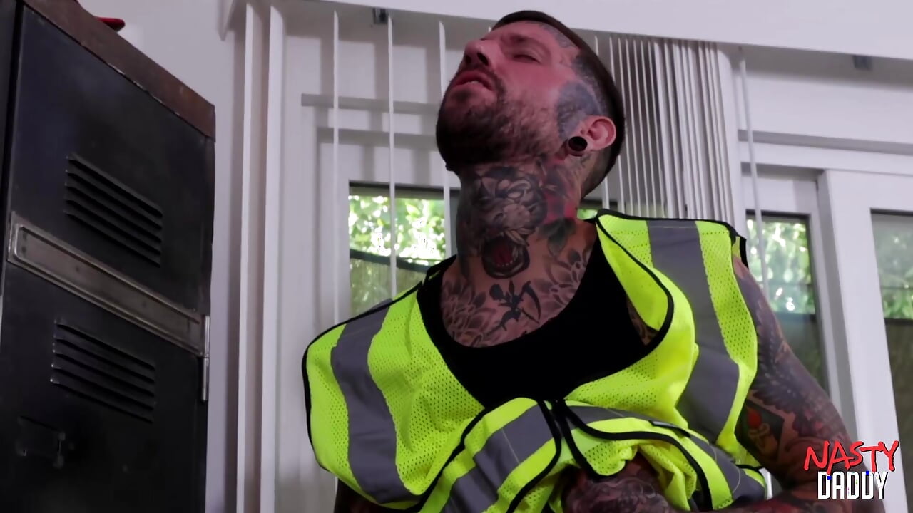 Nastydaddy – Conor Reid, a tetovált Ryan Sebastian meztelenül támogatja