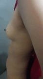 Une belle indienne montre ses seins en sari snapshot 5