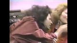 Howard streng ruikende Audrey Landers & Belinda Carlisle voeten snapshot 1