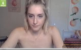 Sexy blondes Camgirl mit blauen Augen masturbiert und spricht schmutzig snapshot 16