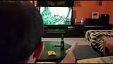 Tommy Bermain Di Playstation Dan Lady Muffin dengan zakarnya snapshot 3