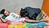 Homo-studenten in een hotelkamer - homofilms in het Hindi snapshot 8