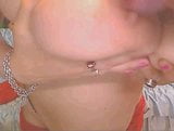 Une MILF suce ses propres seins snapshot 5