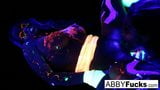 Zwart licht regenachtige nacht met Abigal Mac en Ava Addams snapshot 14