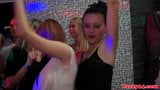 Europees feest amateur pijpen op dansvloer snapshot 15