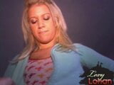 Lexy Lohan zeigt ihre Teen-Titten und bläst einen Schwanz mit Speichel snapshot 2
