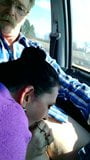 Esposa Naughy chupando pau no carro! snapshot 2