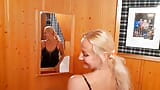 L’orgasme d’une femme mariée blonde amateur sexy snapshot 4