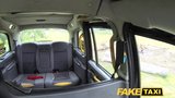 Fake Taxi-Stiefmutter mit dicken natürlichen Titten bekommt großen britischen Schwanz snapshot 10