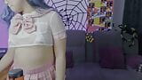 Gadis bermain dengan kakinya dan dildo di webcam - seksi snapshot 2