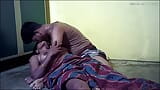 Az indiai falusi háziasszony keményen szexel a férjével snapshot 5