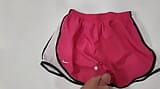 Éjaculation sur le short Nike de ma sœur en rose snapshot 10