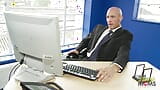 Tio calvo follando con una secretaria rubia en la oficina snapshot 1