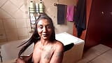 Menina indiana recebendo uma porra facial depois de chupar minha corno no banheiro, fetiche de blumpkin snapshot 1