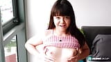 Asiática mochi mona tiene una sensual sesión de masturbación snapshot 7