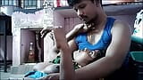Indische huisvrouw met grote, prachtige borsten snapshot 10