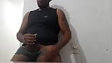 Hombre negro con polla de 18 cm chorreando leche snapshot 7