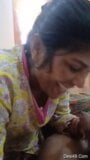 Bhabhi caliente chupando la polla del marido snapshot 1