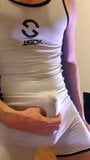 私の白いレスリングの制服を着た太いチンポでイク snapshot 9