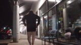 Tv banci bocor matang takut ditangkap di luar menunjukkan pantat dan kaki video solo snapshot 2
