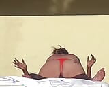 Une PAWG mature se fait baiser au bord de la piscine snapshot 15