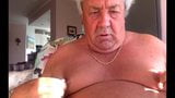 Spettacolo del nonno in webcam snapshot 12