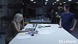Delphine films- compañeros de trabajo Katie Morgan y David Lee follan en el escritorio del jefe snapshot 3