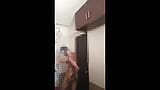 Vidéo d’un jeune homme indien dans son bain snapshot 10