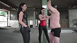 Ballbusting en Ballboxing door 2 dames snapshot 10