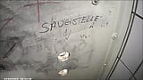 Éjaculation sur les toilettes publiques snapshot 1